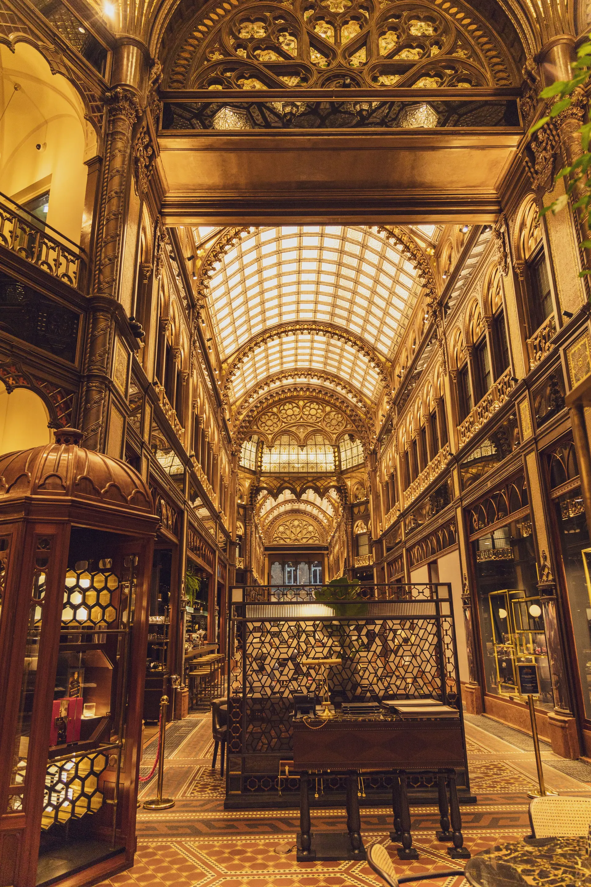 Velunora Ivory Works belső tér